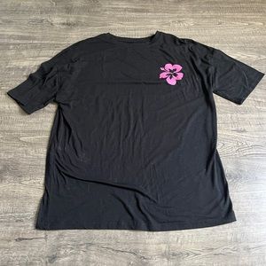 retro-style beach tee!